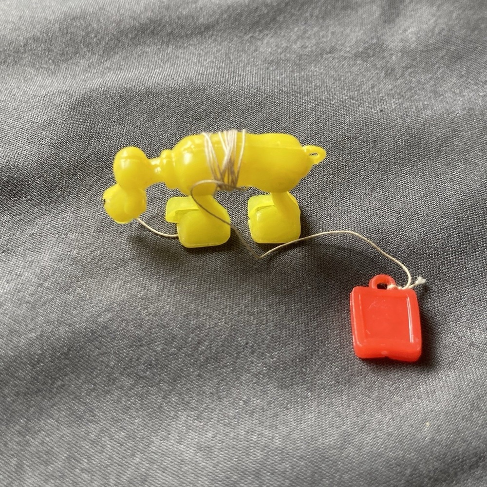Space Walking Yellow Dog Vintage Two Inch - Picture 5 of 7